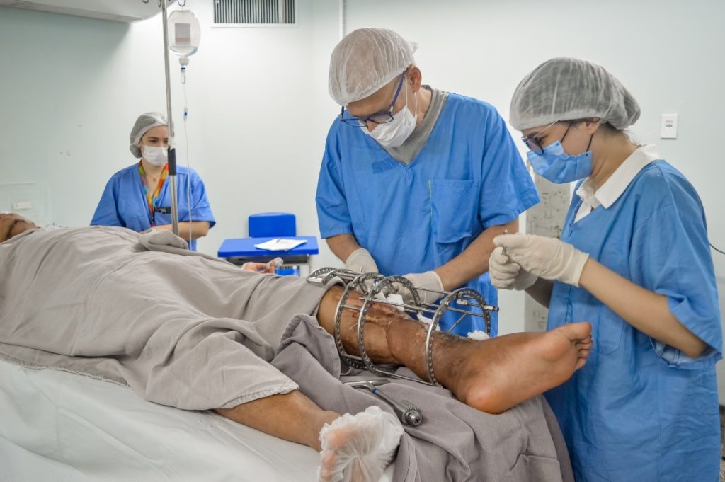 Realização de cirurgias segue rotina normal e com força total na rede estadual de saúde, no ponto facultativo e feriados 5 SES AM Cirurgias no Feriado Fotos Evandro Seixas SES AM 2 1024x681 1
