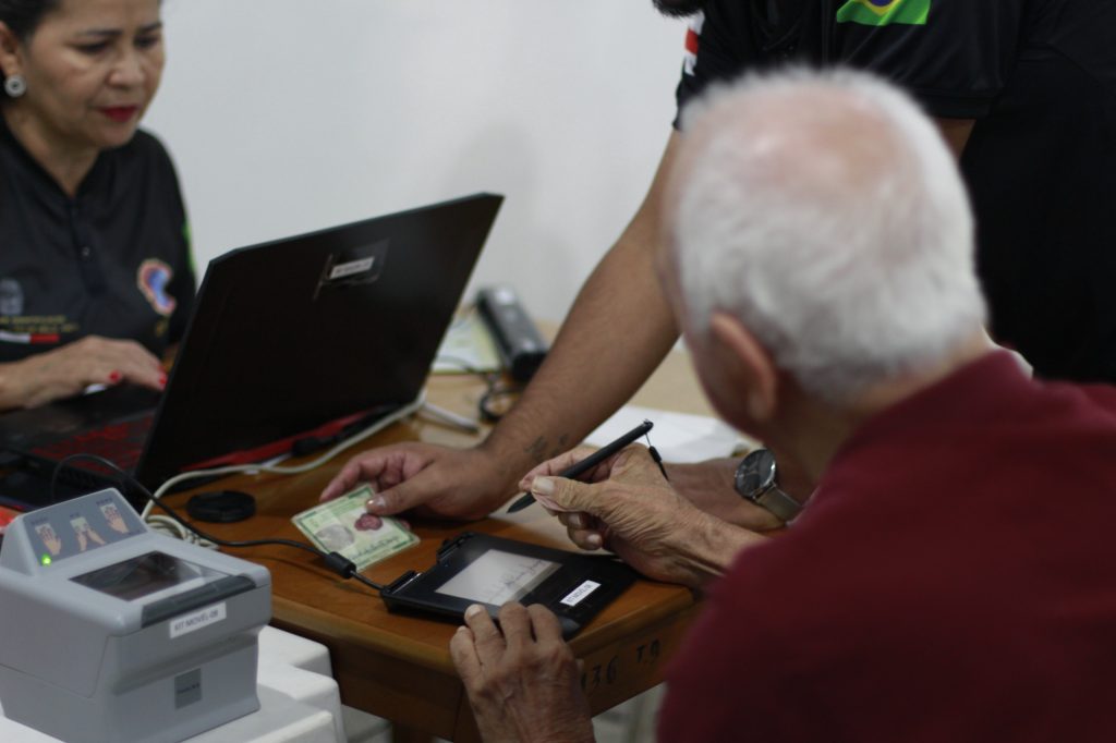 SSP-AM orienta sobre inclusão de documentos pessoais na nova Carteira de Identidade Nacional 2 SSP AM DOCUMENTOS CIN FOTOS VICTOR LEVY SSP AM 02 1024x682 1