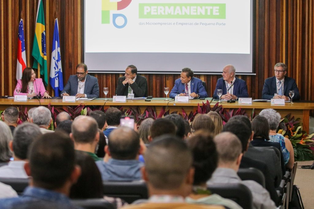 Governo do Amazonas destaca ampliação do crédito para pequenos negócios durante abertura do Fórum Permanente das Microempresas 2 Sedecti ForumPermanente FotoAntonioLima 1 1024x682 1
