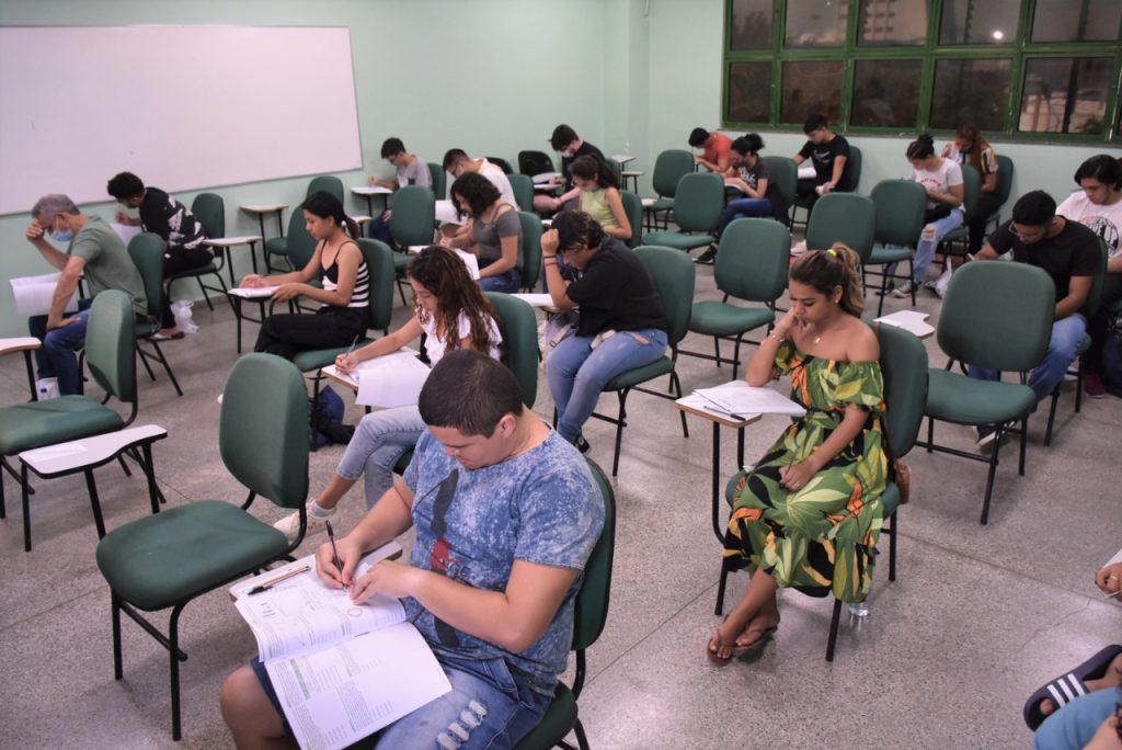 Pré-vestibular da UEA: AprovENS divulga inscrições para 76 vagas remanescentes 3 UEA AprovENS curso pre vestibular presencial da UEA 2 1024x684 1