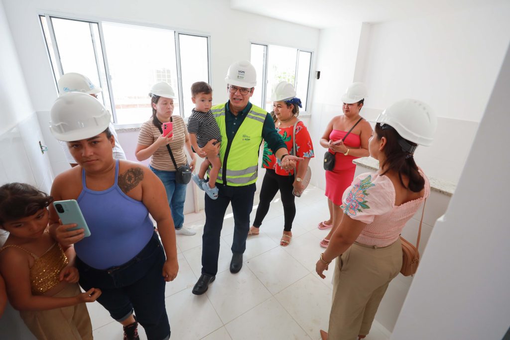 Famílias beneficiárias do Prosamin+ fazem visita guiada aos apartamentos do Residencial Maués 5 UGPE FAMILIAS VISITAM HABITACIONAL DO PROSAMIN FOTO TIAGO CORREA UGPE 25 1024x683 1