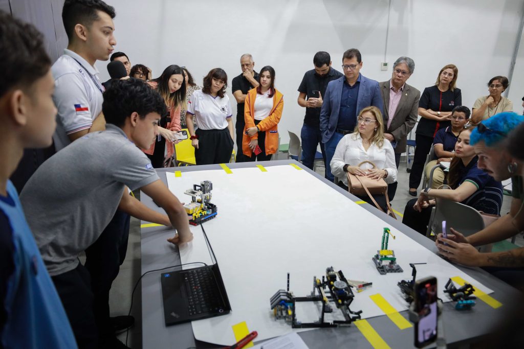 Governo do Amazonas vai implantar programa de robótica nas escolas de comunidades ribeirinhas e indígenas 3 UGPE LANC807 AMENTO PROGRAMA DE ROBOTICA FOTO TIAGO CORREA UGPE 29 1024x683 1
