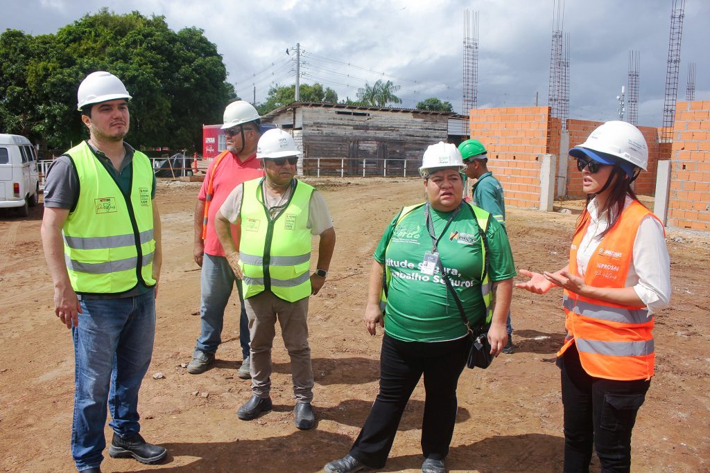 Representantes do Grupo de Apoio Local visitam obras de rede de água do Prosai Parintins 2 UGPE MEMBRO DO GAL VISITAM OBRAS DO PROSAI FOTO JOA771 O CARLOS03 1024x683 1