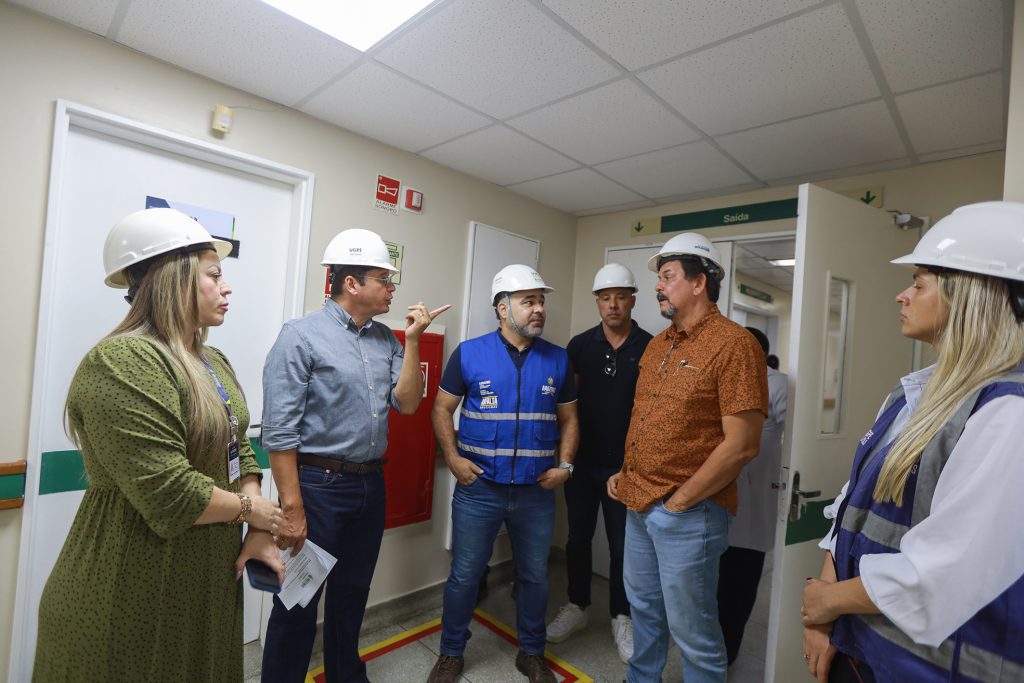Governo do Estado realiza obras para modernizar e ampliar a rede de saúde do Amazonas 7 UGPE OBRAS NA SAUDE SECRETARIO MARCELLUS CAMPELO E EQUIPES TECNICAS DA SES E DA UGPE FOTO TIAGO CORREA 1024x683 1