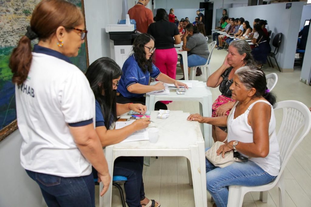 Governo do Amazonas realiza pagamento de soluções de moradia para 135 beneficiários do Prosamin+ 3 WhatsApp Image 2025 04 03 at 131959 1024x682 1