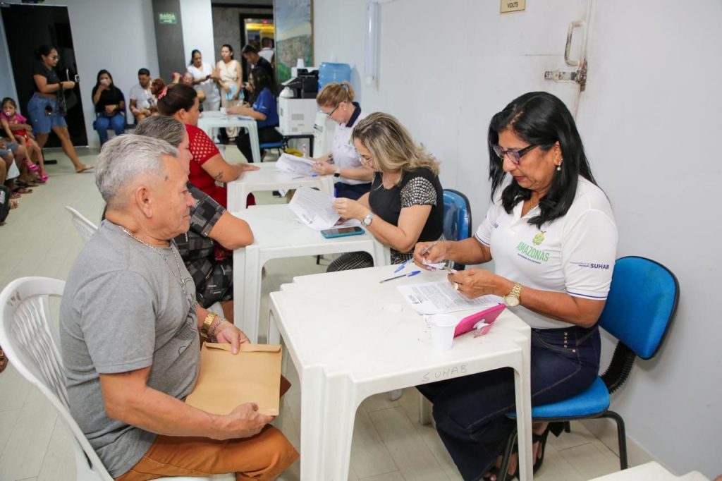 Governo do Amazonas realiza pagamento de soluções de moradia para 135 beneficiários do Prosamin+ 9 WhatsApp Image 2025 04 03 at 132001 1024x682 1