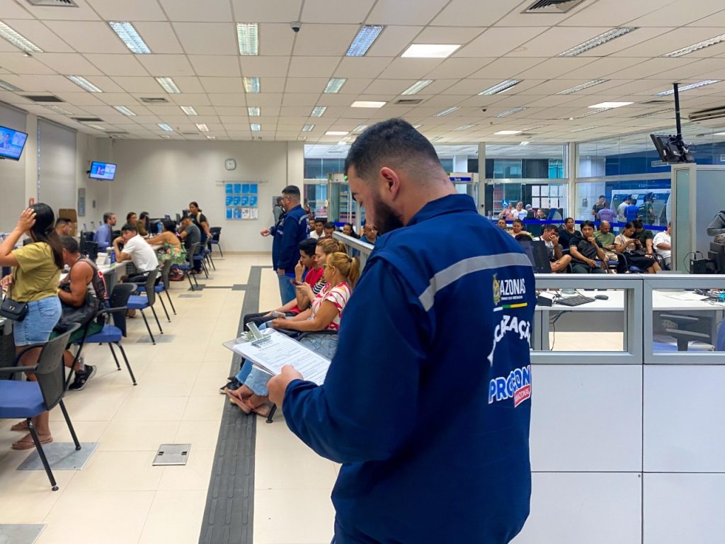 Procon-AM autua agência bancária por descumprimento da Lei da Filas 3 agencia bancaria procon 002 1024x768 1