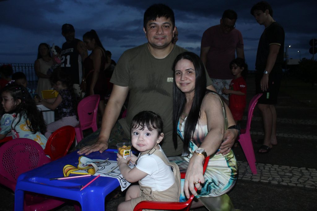 Caravana da Páscoa: Uma tarde de magia e diversão no Parque Rio Negro 3 cultura 6 caravana Waldenir e Jamine Soares com a filha Jasmim foto Heloisa Gomes 1024x683 1