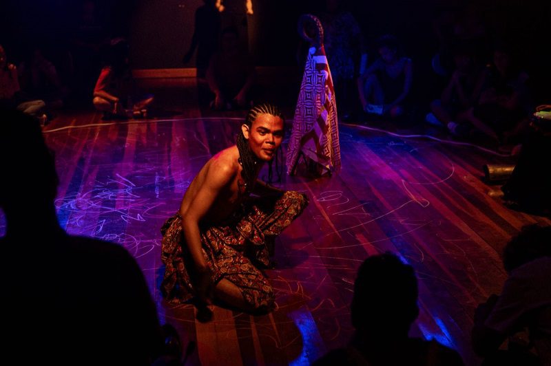 Espetáculo Mojubá leva estética afrodiaspórica ao Teatro da Instalação e reforça luta antirracista em Manaus 9 cultura mojuba foto alex costa 7