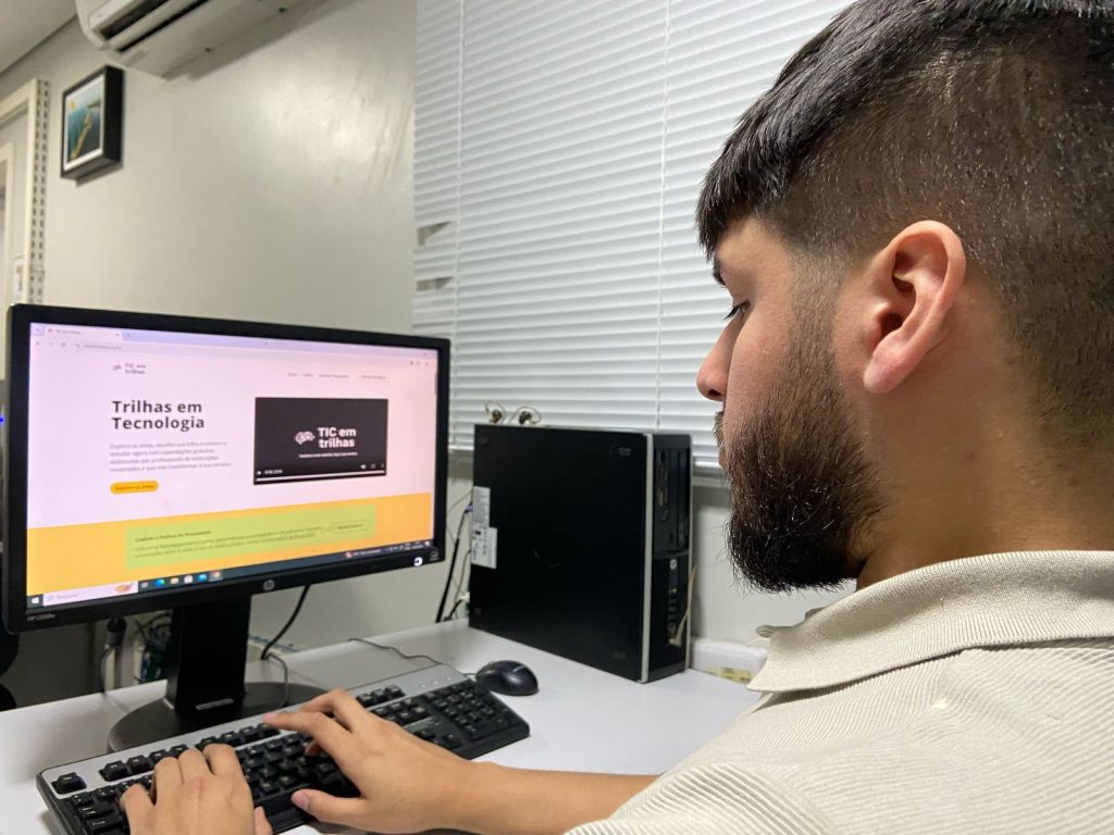 Parceria entre Sedecti e Instituto Eldorado viabiliza mais de 10 mil vagas gratuitas em cursos de alta tecnologia 2 sedecti cursosemtecnologia fotoangelovinicius 1024x768 1