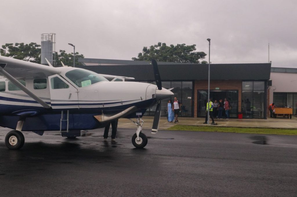 Governador Wilson Lima inaugura nova pista do aeroporto de Barcelos, ampliando capacidade operacional do terminal 11 2 1024x682 1