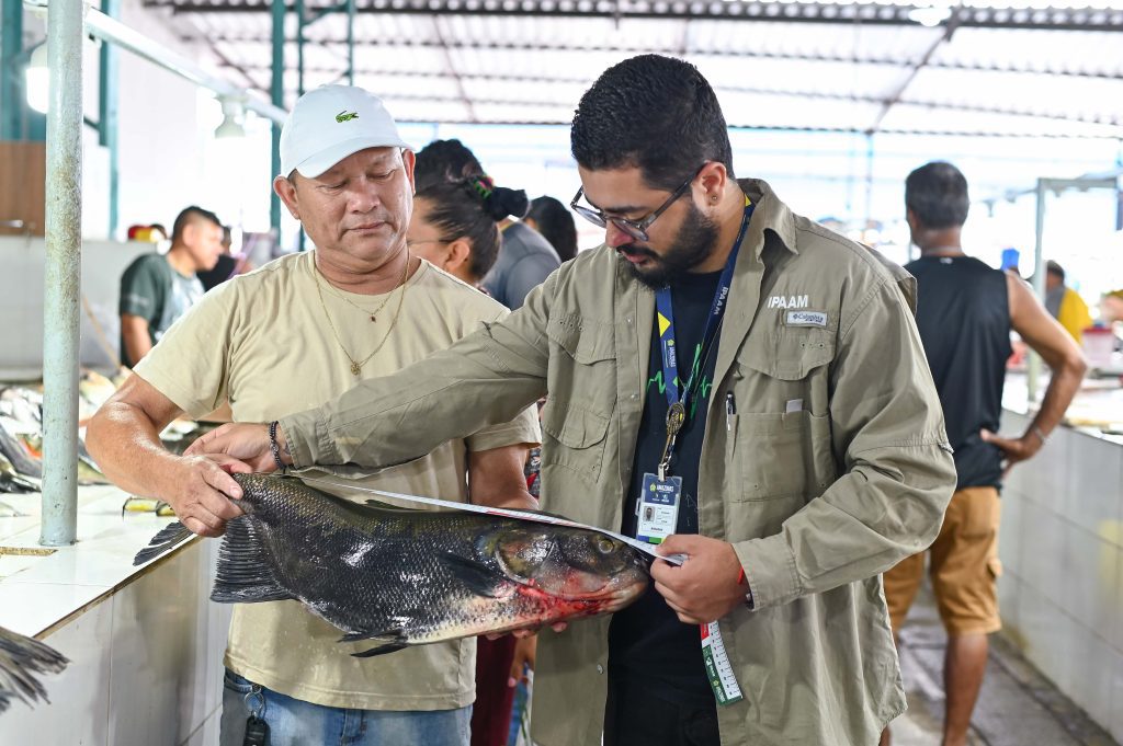 Ipaam orienta sobre pesca sustentável na Feira da Panair com entrega de fitas de medição 2 Acao do Ipaam na Feira da Panair Foto 1 17 05 2025 1024x681 1