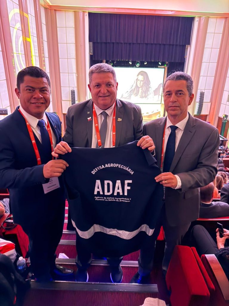 Adaf1 Secretario de Producao Rural Daniel Borges presidente da Adaf Jose Omena e presidente da Faea Muni Lourenco 768x1024 1