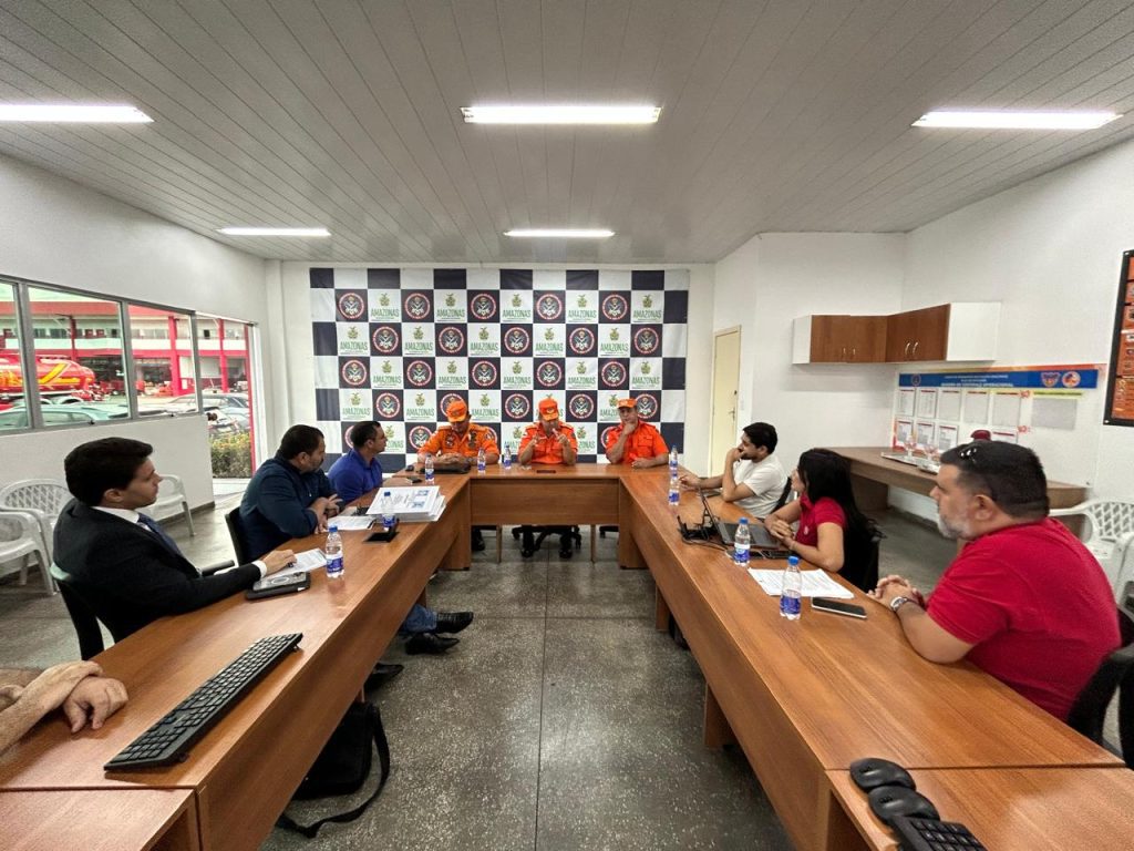 Festival de Parintins 2025: Corpo de Bombeiros alinha estratégias de segurança do espetáculo com representantes dos bumbás 7 CBMAM REUNIAO PARINTINS FOTO PAULO BAHIA 3 1024x768 1
