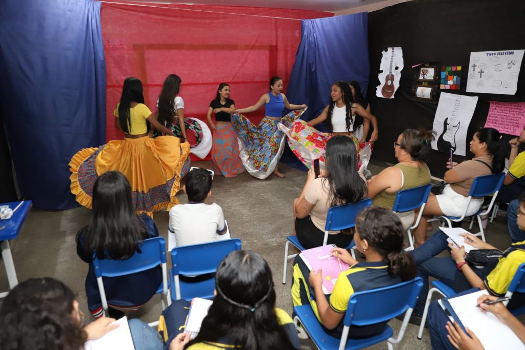 EETI Vicente Schettini realiza sarau cultural unindo arte e educação 2 Educacao Sarau Cultural EETI Vicente Schettini Foto Eduardo Cavalcante 1024x683 1