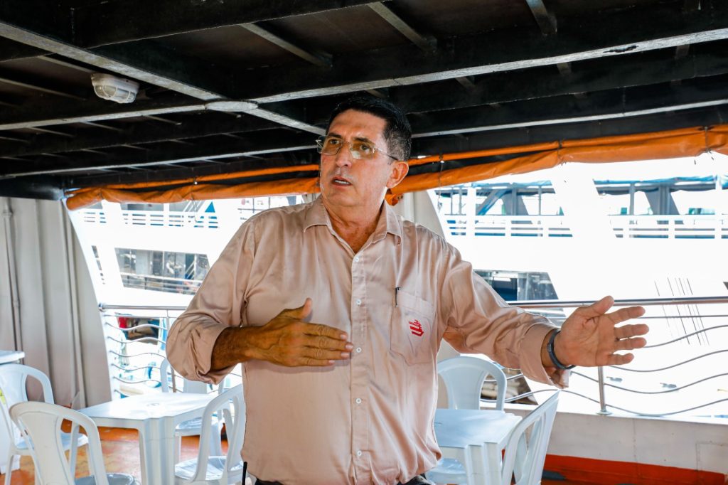 Festival de Parintins 2025: Barcos e lanchas se preparam para aumento de vendas com proximidade da festa dos bumbás 5 Festival de Parintins 2025 Barcos e lanchas se preparam para aumento de vendas com proximidade da festa dos bumbas 5 proprietario de embarcacao Amilcar Bentes Foto Antonio Lima Secom 1024x682 1