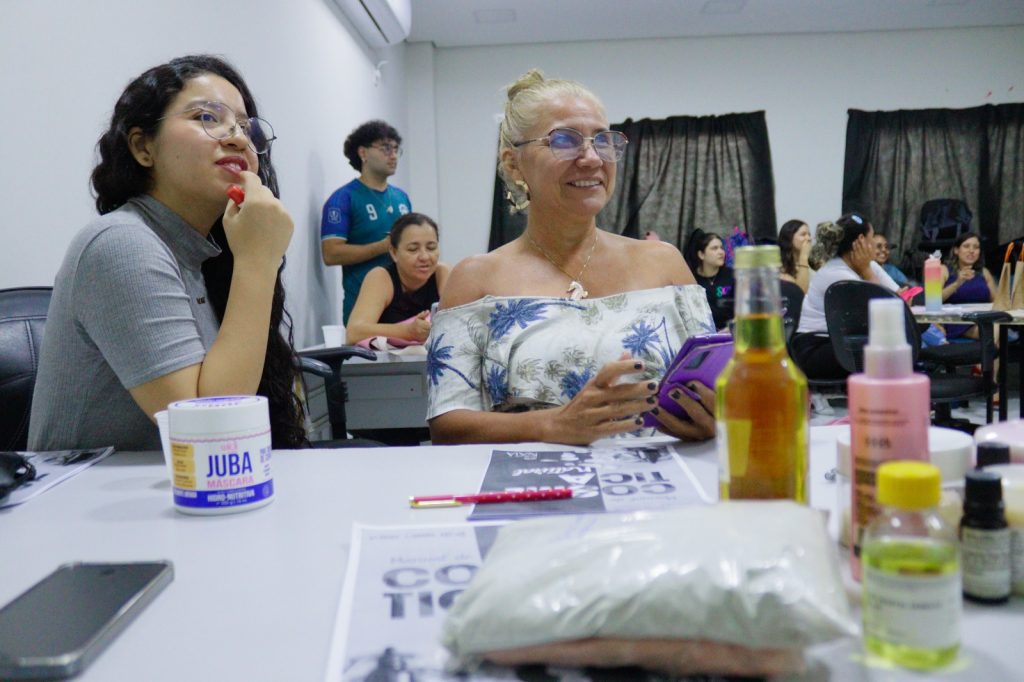Empreendedorismo: mulheres em vulnerabilidade social iniciam curso de Cosméticos Naturais, por meio de parceria entre Sejusc e UEA 2 Foto Ygson Franca Sejusc 27 1024x682 1