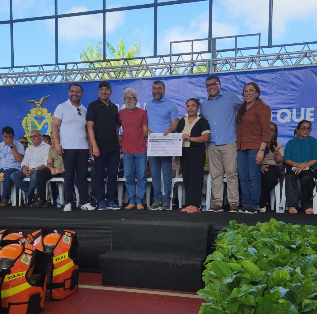 Em Barcelos, Governo do Amazonas entrega 116 documentos rurais a agricultores familiares 3 Idam Acao Barcelos Foto Divulgacao Idam 1024x1015 1