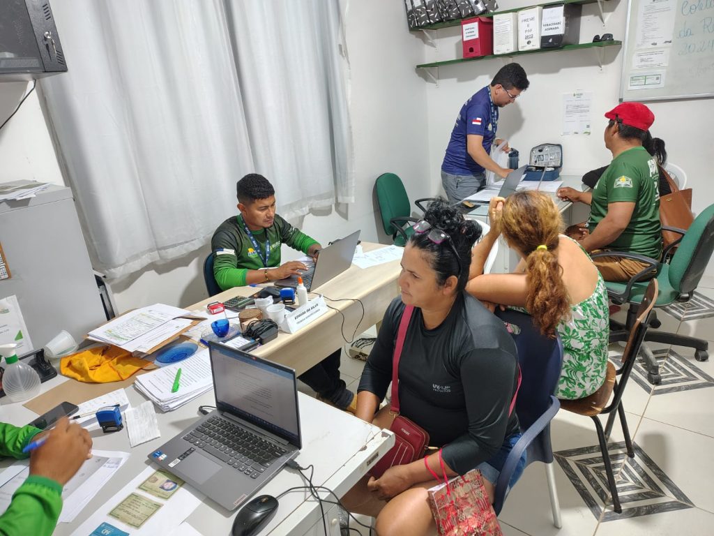 Manaus e Santo Antônio do Iça: Pescadores artesanais solicitam R$ 811,9 mil em crédito rural 5 Idam Acao de credito em Santo Antonio do Ica Fotos divulgacao 2 1024x768 1
