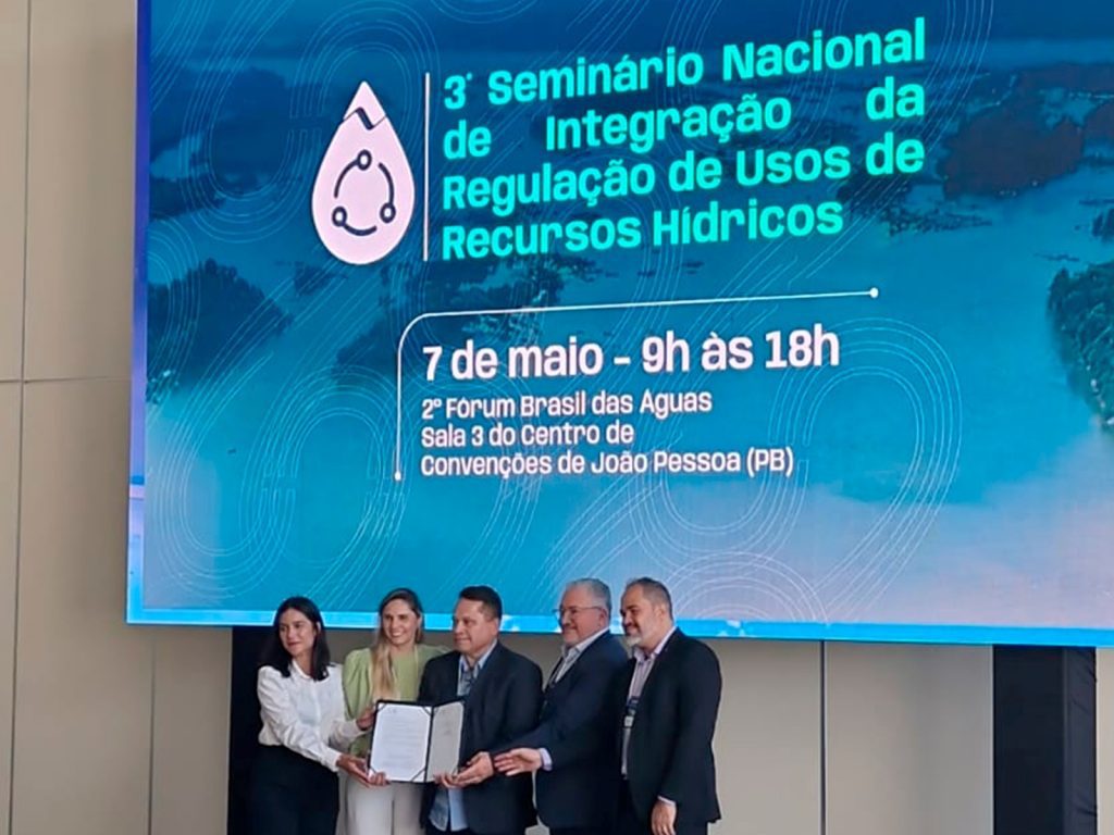 Governo do Amazonas firma acordo com Agência Nacional de Águas para fortalecer gestão dos recursos hídricos 3 Ipaam Assinatura do ACT durante evento Foto 1 07 05 2025 1024x768 1