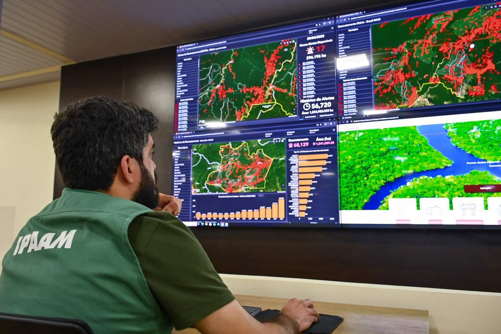 Ipaam registra queda de 16,65% no desmatamento e 72,72% nos focos de calor no Amazonas 3 Ipaam Centro de Monitoramento Ambiental e Areas Protegidas Foto 1 06 05 2025 1024x683 1