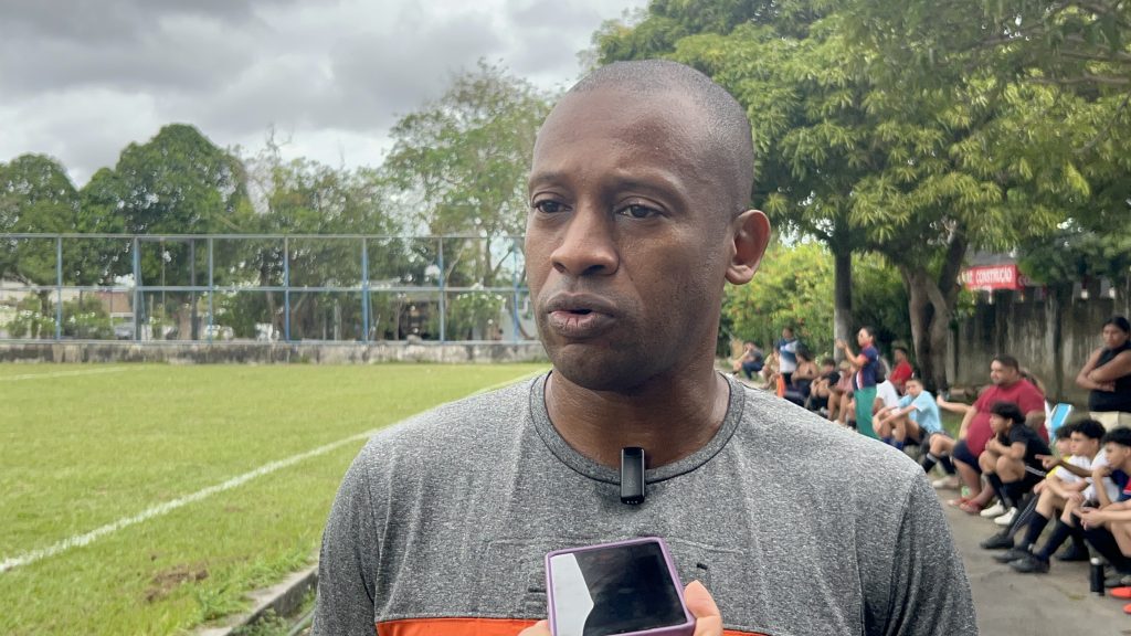 Observador de clube profissional avalia jovens talentos do Instituto “Bom de Bola” 7 PMAM CLAUDIO SOUZA PAI BOM DE BOLA FOTO ISRAEL AMORIM PMAM 1024x576 1