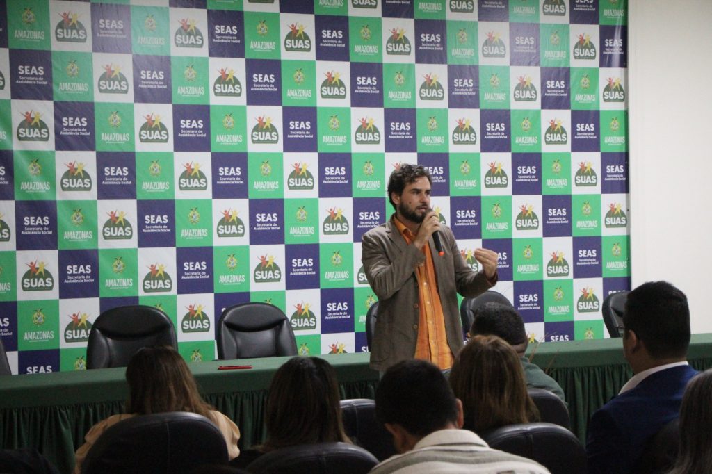 Seas e representantes do Ministério do Meio Ambiente e do Desenvolvimento Social promovem oficina sobre o Bolsa Verde 5 Palestra Bolsa Verde 1024x682 1