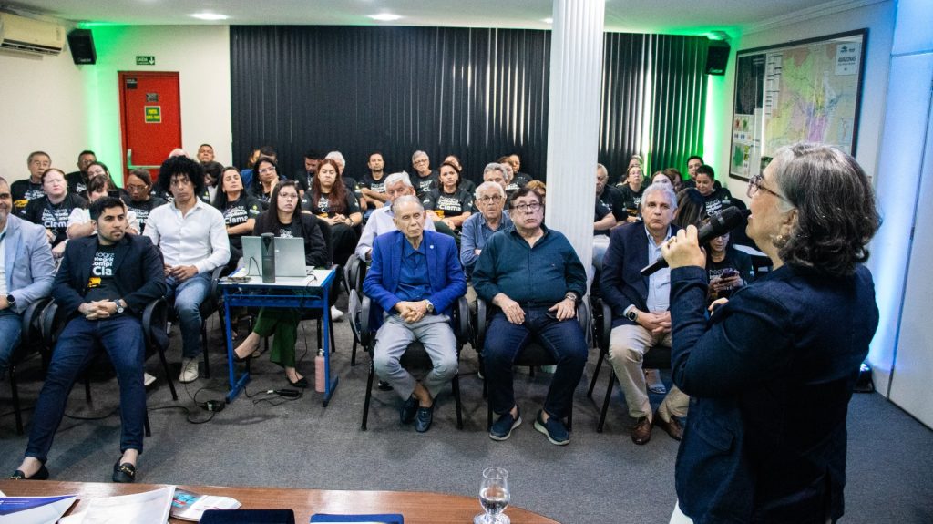 Ciama encerra Semana de Integridade e Compliance debatendo os desafios da Gestão Pública Ética e Transparente 2 Palestrante Fabiola Nazare Borges TJAM 1024x575 1