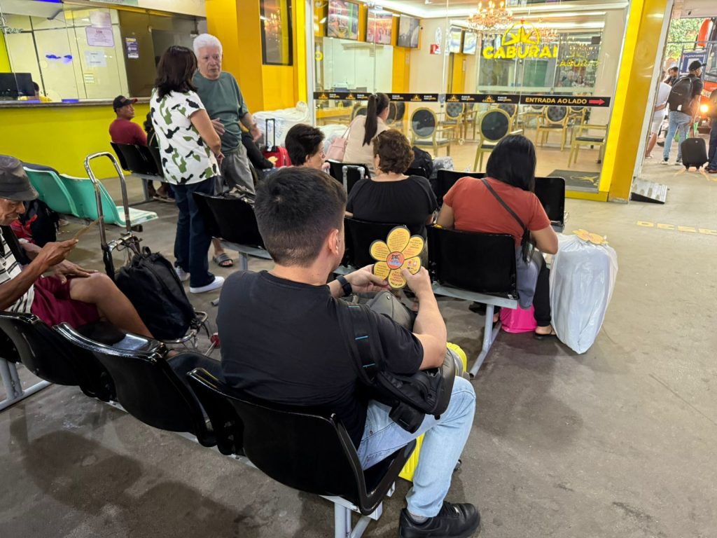 Maio Laranja: Arsepam promove ação para combate ao abuso e exploração infantil no transporte intermunicipal 2 Passageiro Maio Laranja Foto Divulgacao Arsepam 1024x768 1