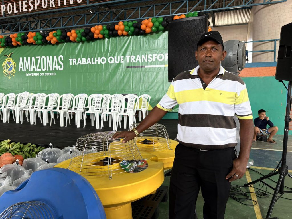 Rio Preto da Eva: Governo do Amazonas fortalece setor primário com regionalização da merenda escolar e crédito a feirantes 7 Piscicultor Whashington Santos Acao do Governo do Amazonas em Rio Preto da Eva Foto Jhonny Marques ADS 2 1024x768 1