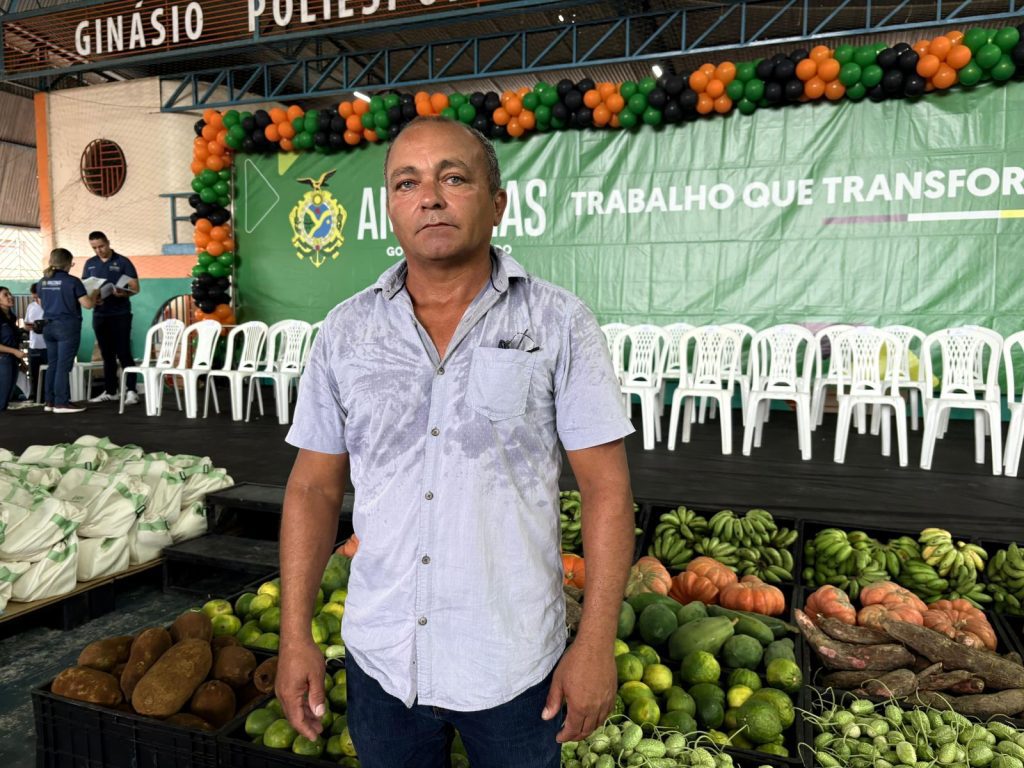 Rio Preto da Eva: Governo do Amazonas fortalece setor primário com regionalização da merenda escolar e crédito a feirantes 5 Produtor Berenildo Gomes Acao do Governo do Amazonas em Rio Preto da Eva Foto Jhonny Marques ADS 1024x768 1