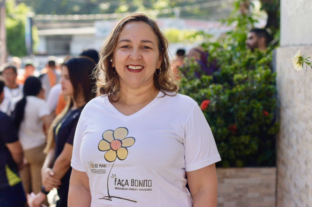 Faça Bonito: Sejusc participa de ato alusivo à campanha de combate à exploração e abuso sexual infantojuvenil 5 Rosalina Lobo sec exec Sejusc Lincoln FerreiraSejusc 1024x682 1