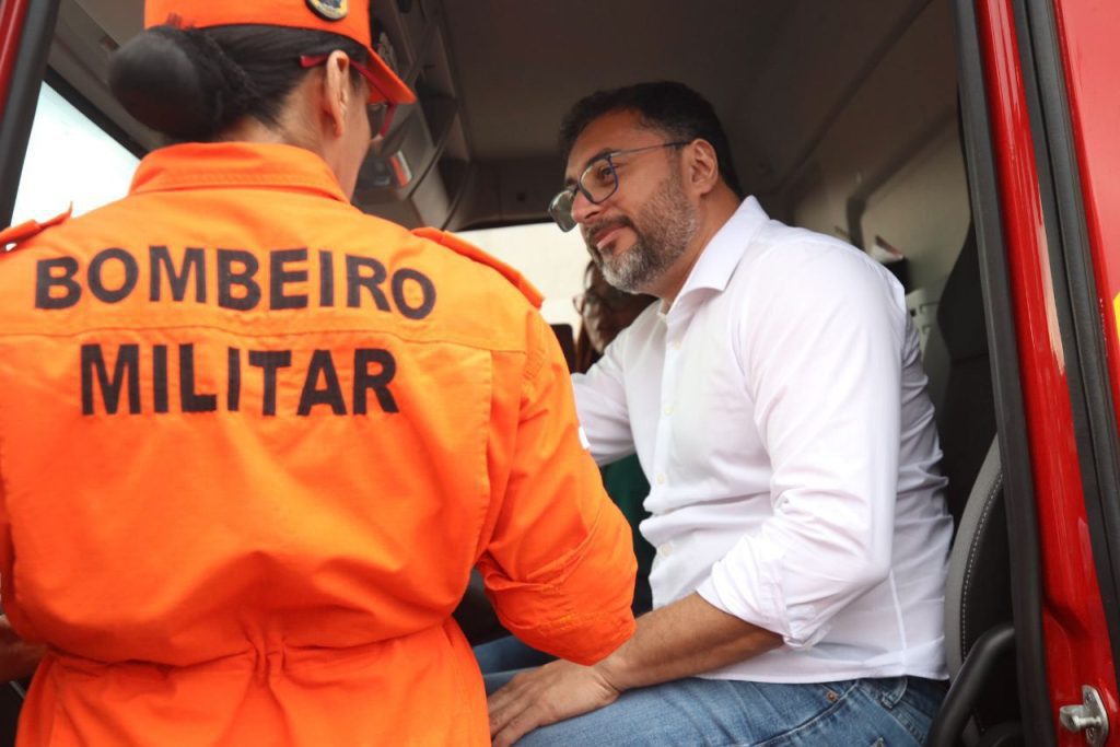 Governador Wilson Lima entrega drones que despejam água e viaturas de grande porte aos Bombeiros destinadas ao interior do Amazonas 2 SECOM GRUPAMENTO DE COMBATE A INCENDIOS 1024x683 1
