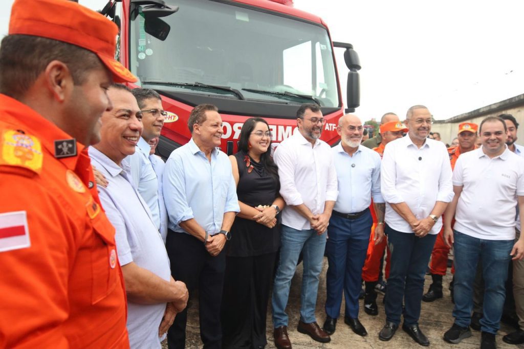 Governador Wilson Lima entrega drones que despejam água e viaturas de grande porte aos Bombeiros destinadas ao interior do Amazonas 5 SECOM GRUPAMENTO DE COMBATE A INCENDIOS7 jpg 1024x683 1