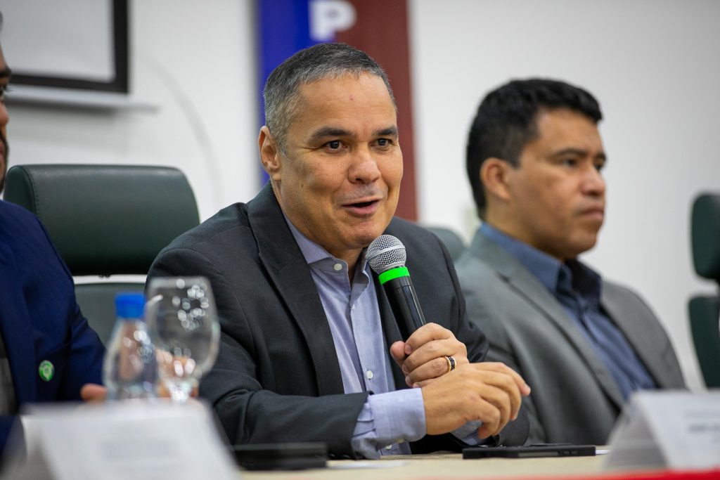 Mais de 100 alunos iniciam Curso de Formação de Oficiais da Polícia Militar do Amazonas 5 SECRETARIO DA SSP CORONEL VINICIUS ALMEIDA FOTO GUSTAVO RODRIGUES UEA 1024x683 1