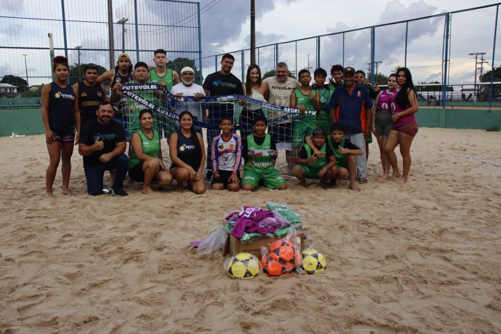 Mais Futevôlei Amazonas leva equipamentos esportivos a núcleos de Manaus 3 SEDEL Atletas do Nucleo do CDC da Compensa FOTO Divulgacao Sedel 1024x682 1