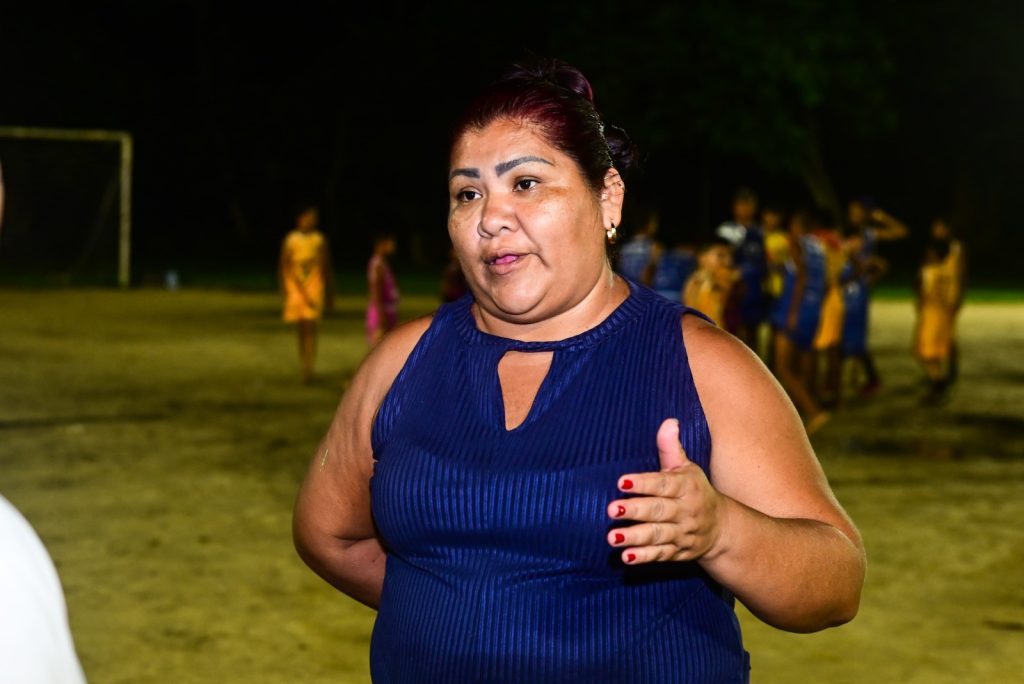 Governo do Amazonas anuncia décimo núcleo do Pelci na zona leste de Manaus 9 SEDEL Daniele Perdigao Mae de Atleta do Pelci no Campo da Maroca FOTO Fabio Tavares Sedel 1024x684 1