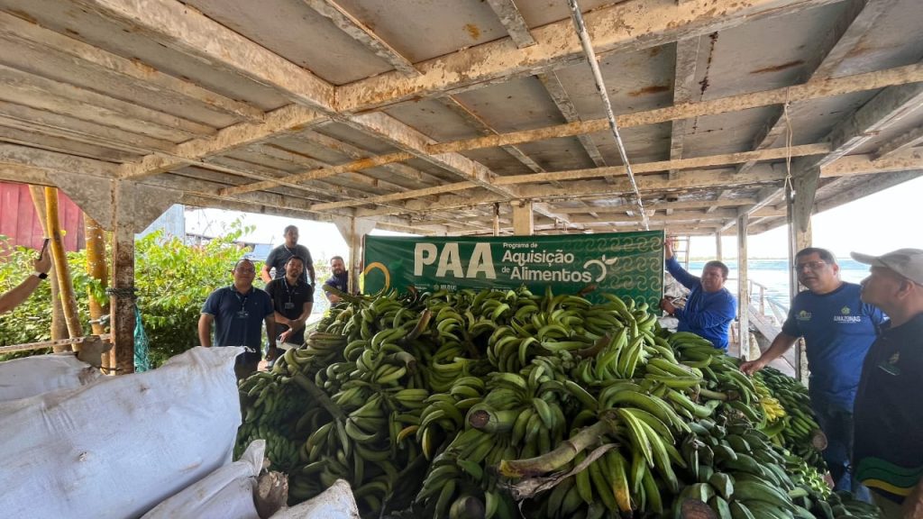 Em Manacapuru, Governo do Amazonas investe cerca de R$ 90 mil na compra de alimentos da agricultura familiar 7 SEPROR PAA EM MANACAPURU FOTO BRENDA NICOLE SEPROR 4 1024x576 1