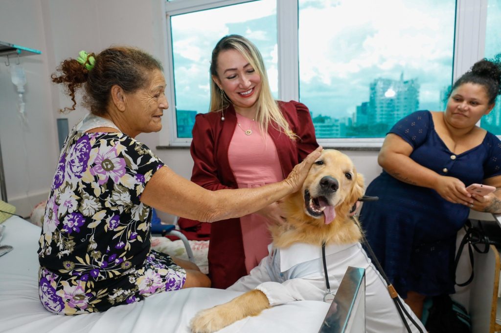 Cães terapeutas levam alegria e contribuem para a recuperação de pacientes no Complexo Hospitalar Sul 3 SES AM 1 Terapia Assistida Animais Foto Antonio Lima Secom 1024x682 1
