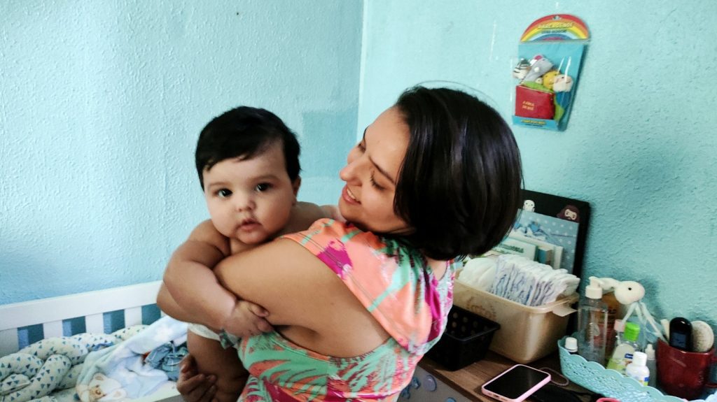 Mães que ajudam outras mães: Doação de leite humano salva 2 mil recém-nascidos no estado 3 SES Personagem ISABELE MORAES Doadora de Leite Foto Taina Amoedojpe 1024x575 1