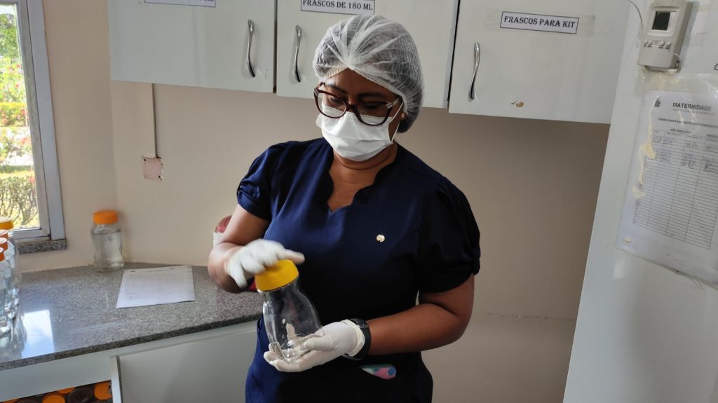 Mães que ajudam outras mães: Doação de leite humano salva 2 mil recém-nascidos no estado 5 SES Potes de Leite Materno Foto Taina Amoedo 1024x575 1