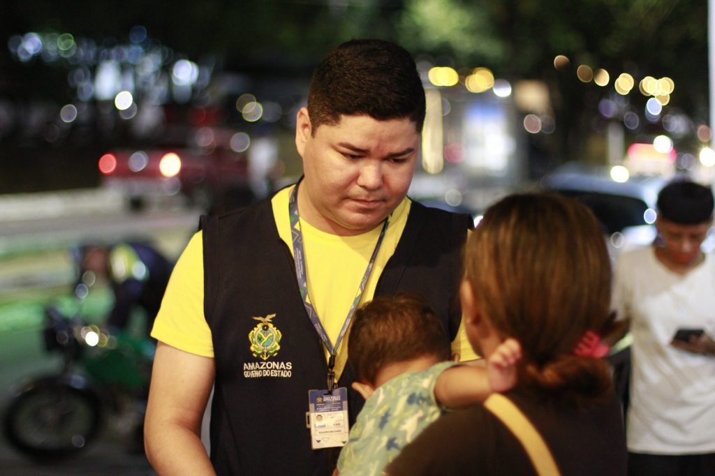 Operação Caminhos Seguros: CIF realiza ações de enfrentamento à violência contra crianças e adolescentes em semáforos de Manaus 11 SSP AM CAMINHOS SEGUROS FOTO VICTORLEVY SSP AM3 1024x682 1