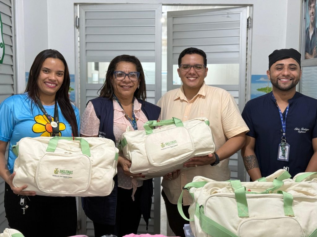 Governo do Amazonas entrega enxovais para mães em situação de vulnerabilidade em Tapauá 2 Saude Entrega Kits Bebes Fotos Victor Mamede 2 1024x768 1