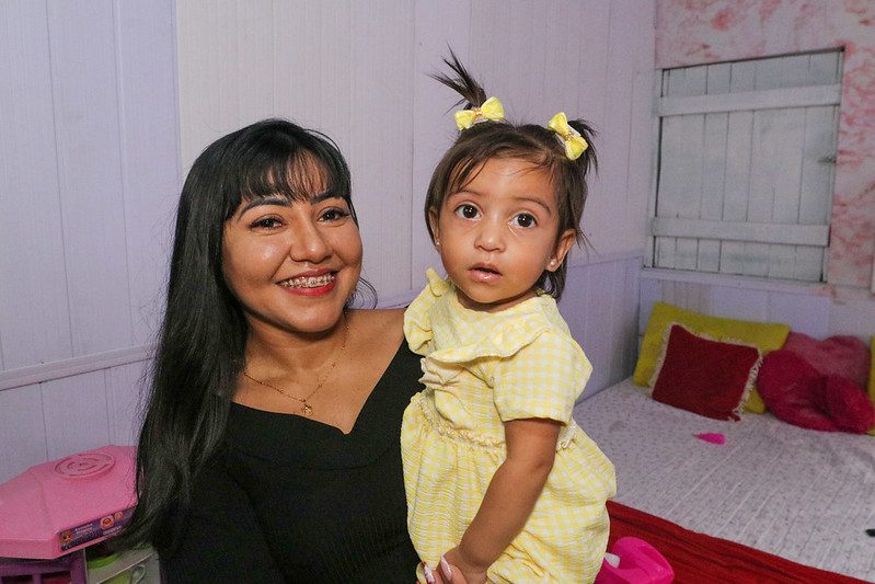 Governo do Amazonas aponta investimentos em políticas públicas voltadas às mães amazonenses 11 Secom Larisse Cruz e a filha Foto Mauro Neto