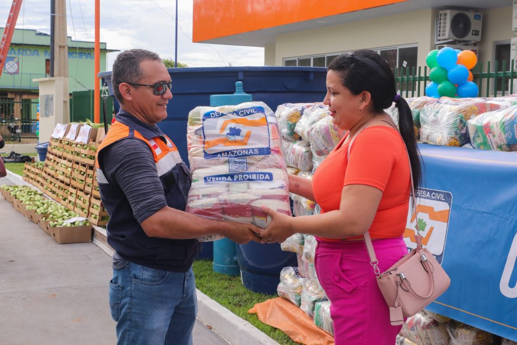 “A ajuda chegou no momento que a gente mais precisa”, disse moradora de Manicoré beneficiada com a ajuda humanitária 5 Secom Moradora Joeli Sa Fotos Mauro Neto 1 1024x683 1