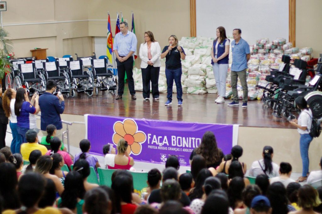 Governo do Amazonas entrega kits de bebês e cestas de alimentos para grávidas em situação de vulnerabilidade, em Parintins 3 Sejusc Foto Lincoln Ferreira Sejusc 2 1024x682 1