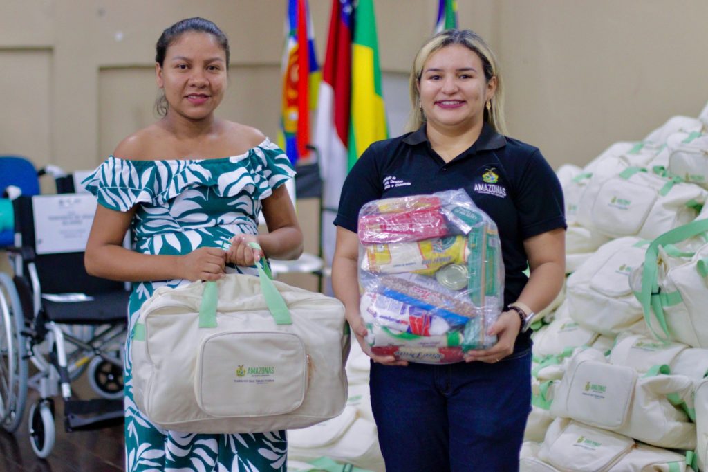 Governo do Amazonas entrega kits de bebês e cestas de alimentos para grávidas em situação de vulnerabilidade, em Parintins 11 Sejusc Neidiana Graca Foto Lincoln Ferreira Sejusc 1024x682 1