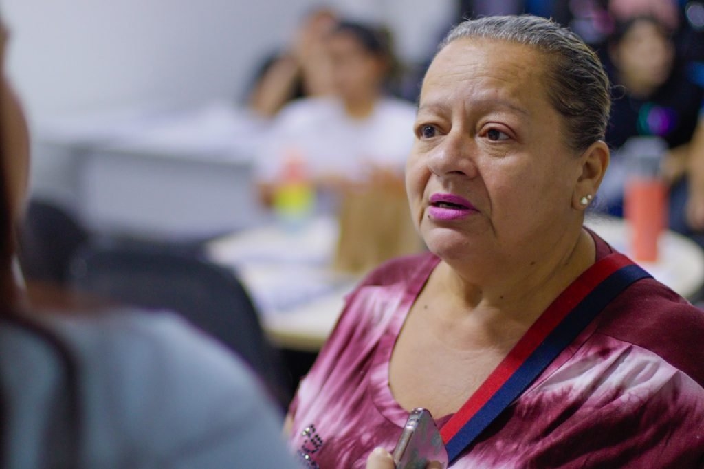 Empreendedorismo: mulheres em vulnerabilidade social iniciam curso de Cosméticos Naturais, por meio de parceria entre Sejusc e UEA 7 Selma Frota Foto Ygson Franca Sejusc 26 1024x682 1
