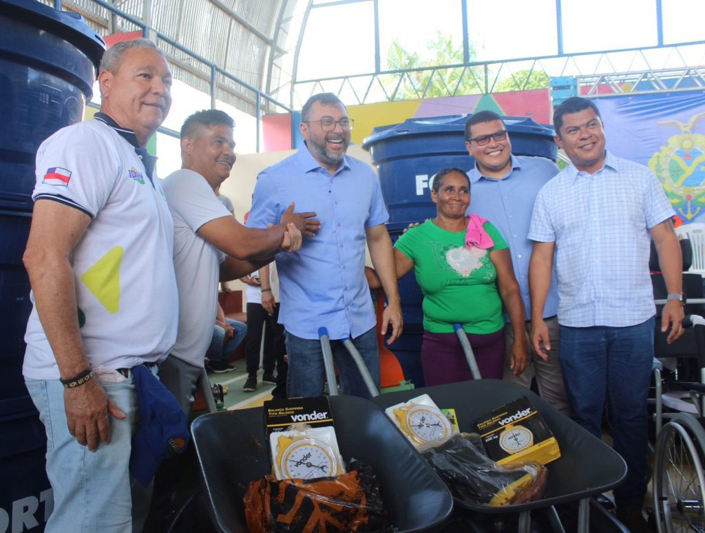 Em Barcelos, Sepror beneficia produtores rurais com entregas de insumos e implementos agrícolas 7 Sepror 3 Entrega de Certificados Digitais Foto Divulgacao Prefeitura de Barcelos 1024x774 1