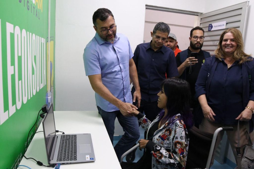 Governador Wilson Lima inaugura serviços da Telessaúde em Barcelos e Tefé, reduzindo a fila de espera para consultas e exames no interior 5 Telessaude interior Foto Alex Pazuello Secom 4 1024x682 1